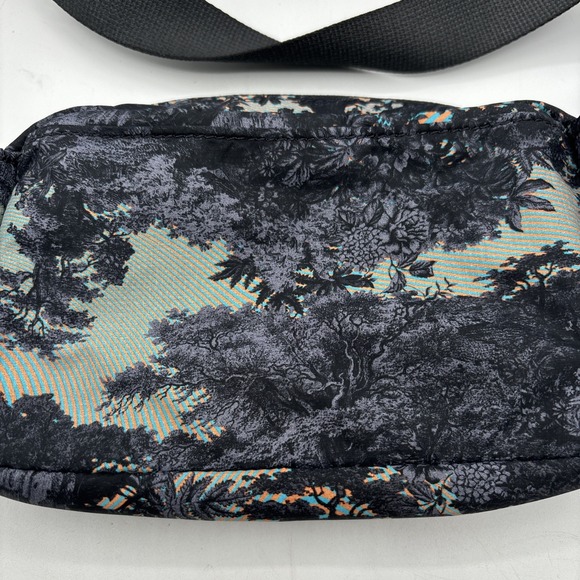 LULULEMON ATHLETICA | Mini belt bag in Psychedelic Toile Peri Purple Multi READ - Picture 7 of 16